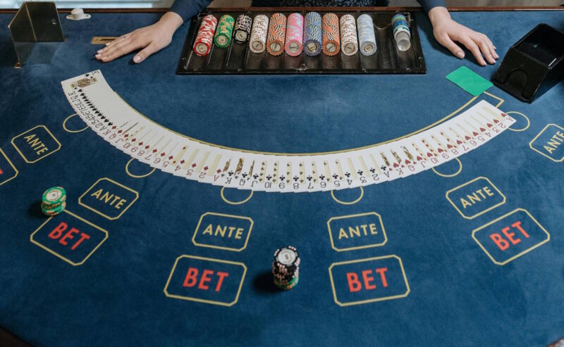 Il banco vince sempre: stai giocando a blackjack (anche con l’IA) e credi di avere il controllo